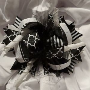 4.5 INCH BLACK AND WHITE POOFY HAIRBOW